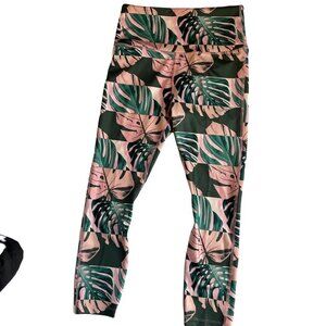 Nike Size Small Women's DRI-FIT Fast Runway Print Crop Running Tights  N…